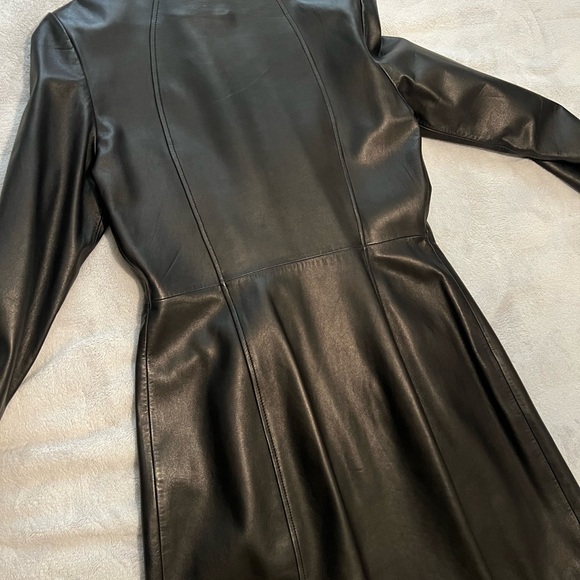 Danier Leather Trench Coat - Picture 5 of 8